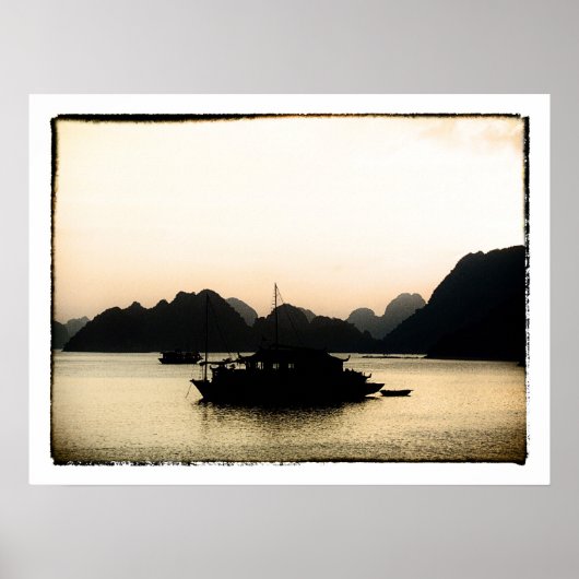 Halong Bay & Golden Sunset, Vietnam Poster (Voorkant)