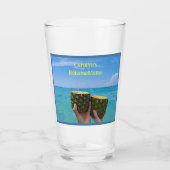 Halve ananas gevuld met punch, op het strand glas (Voorkant)