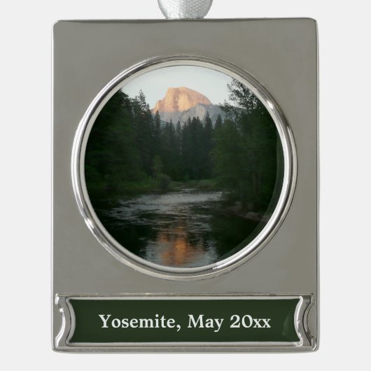 Halve Dome Sunset in Yosemite National Park Verzilverd Banner Ornament (Voorkant)