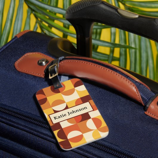 Halve eeuw halve cirkels geel sinaasappel monogram bagagelabel (Voorkant Insitu 1)