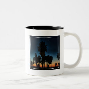 Halve maan en één ster op zonsondergang tweekleurige koffiemok