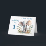 Halve verjaardag voor Schattigee Waterverf olifant Kaart<br><div class="desc">Maak zijn halve verjaardag nog specialer met deze gepersonaliseerde souvenir met zijn naam op de voorkant! Een lieve waterverf olifant staat vredig tussen zacht groen en kleine blauwe bloesems, tegen een witte achtergrond voor een frisse, moderne look. Het zachte kleurenpalet en de zachte expressie van de olifant dragen bij aan...</div>