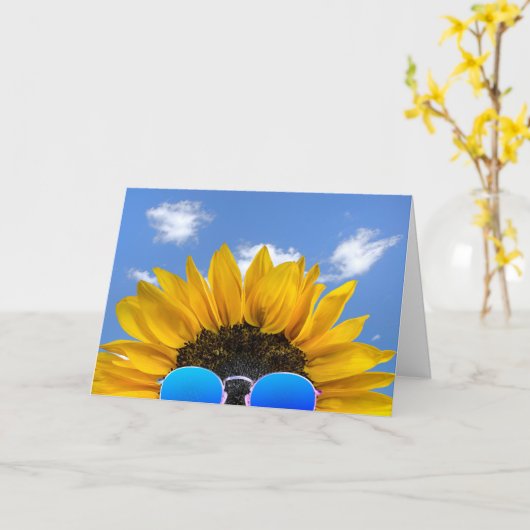Halve verjaardag Zonnebloem met zonnebril Kaart (Gele Bloem)