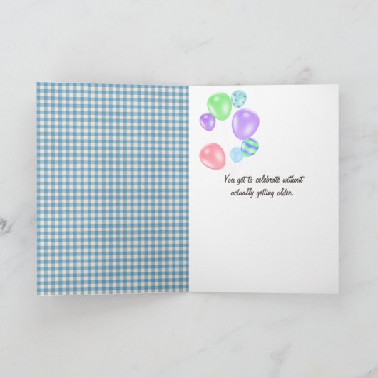 Halve verjaardagstaart op Gingham Kaart (Binnen)