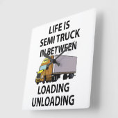 Halve vrachtwagens vrachtwagenchauffeur vierkante klok (Hoek)