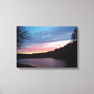 Halvemaan boven Walden Pond Canvas Afdruk