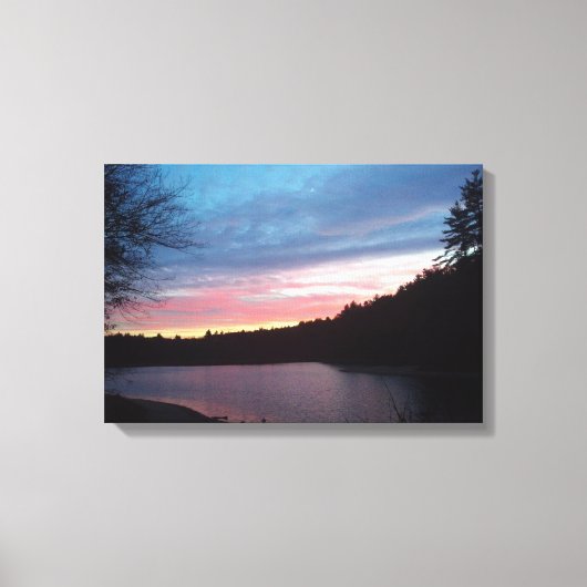 Halvemaan boven Walden Pond Canvas Afdruk (Voorkant)