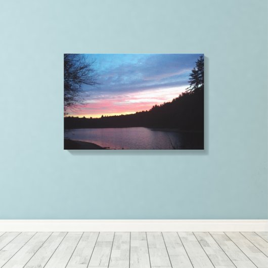 Halvemaan boven Walden Pond Canvas Afdruk (Insitu (Houten vloer))