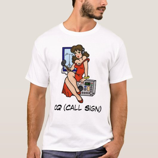 Ham Radio Pin-up Girl Brunette Tshirt past het aan (Voorkant)