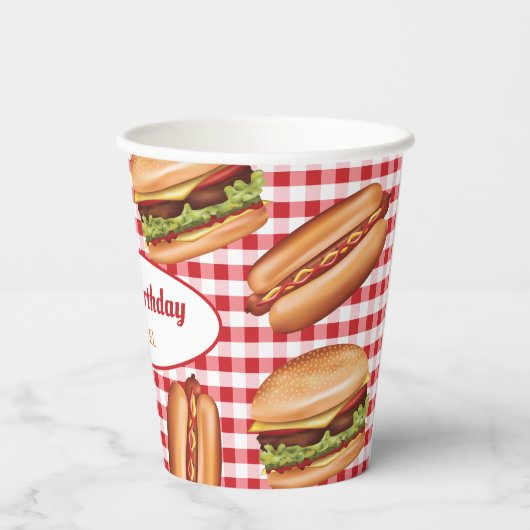 Hamburger en hotdog op rode gingham verjaardag papieren bekers (Achterkant)