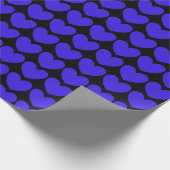 HAMbyWG - Gift Wrap - Elektrisch blauw hart op zwa Cadeaupapier (Hoek)