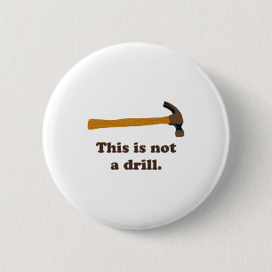 Hamer Dit Is Geen Oefening Ronde Button 5,7 Cm