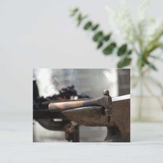 Hammer On Anvil Briefkaart (Staand voorkant)