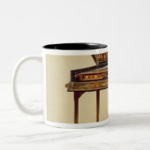 Hammered dulcimer in een geverfde soundbox, 18 cen tweekleurige koffiemok (Links)