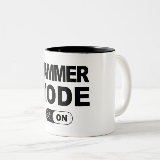Hammermodus ingeschakeld tweekleurige koffiemok (Voorkant rechts)