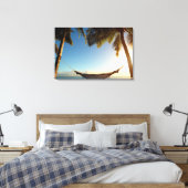 Hammock Tussen palmbomen op tropisch strand Canvas Afdruk (Insitu (Slaapkamer))