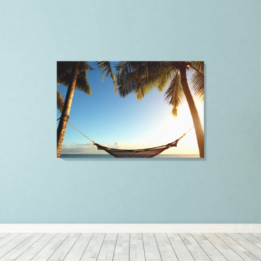 Hammock Tussen palmbomen op tropisch strand Canvas Afdruk (Insitu (Houten vloer))