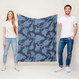 Hampton Blue White Bold Floral Botanical Print Fleece Deken