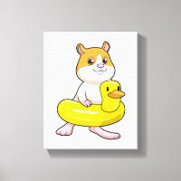 Hamster bij Beach met Duck als Swim ring