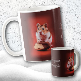Hamster en paranoten op rood koffiemok