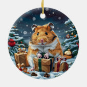 Hamster met kerstcadeaus keramisch ornament (Achterkant)