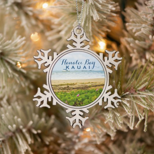 Hanalei Bay Kauai Hawaii Beach + Boats Tin Sneeuwvlok Ornament (Boom)