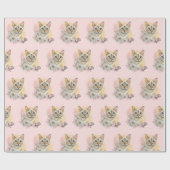 Hand die een grappige sneeuwbengaals kat maakt met cadeaupapier (Vlak)