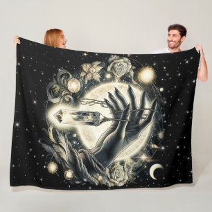 Hand die een kristal vasthoudt onder het maanlicht fleece deken