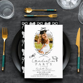 Hand-drawn Black Bow Frame Photo Graduation Party Kaart