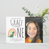 Hand Drawn Dinosaur Rainbow Birthday Party Foto I Kaart (Staand voorkant)