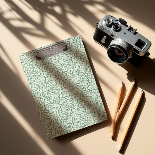  Hand-drawn ditsy Sage Green Daisies – Mini Floral Klembord