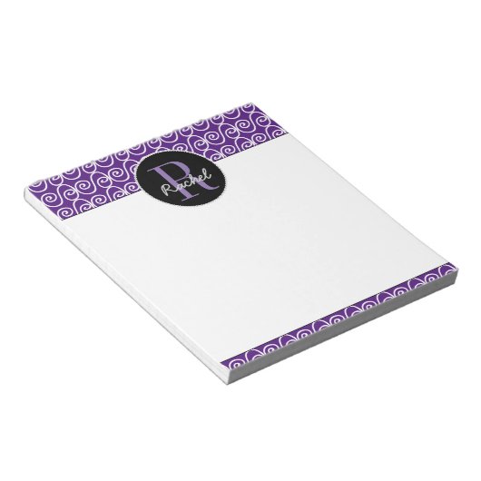 Hand Drawn Pattern op Paars, monogrammen Notitieblok (Schuin)