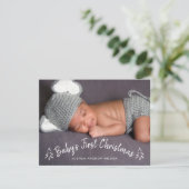 Hand geletterde baby's eerste kerstfoto feestdagenkaart (Staand voorkant)