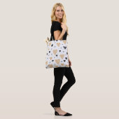 Hand- getekende doodle harten tote bag (Op model)