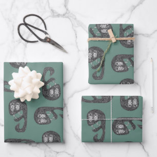 Hand getekende sketchy stijl slang illustratie mot inpakpapier vel