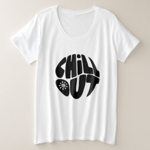 Hand getrokken belettering zin in de vorm van een  grote maat t-shirt