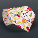 Hand getrokken gemengd vruchtenpatroon Initialen n Stropdas<br><div class="desc">Dit schattige en kleurrijke fruitpatroon is gemaakt met behulp van mijn handgeschilderde gemengde sinaasappel-, appel-, peer-, limoen-, bosbessen-, aardbeien-, perziken- en bananenillustraties en maakt een eigenzinnig nieuw ontwerp voor degenen die het leven niet nemen, of hun sokken te serieus! De gedempte roze achtergrond geeft het een licht retro gevoel. Pas...</div>