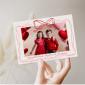 Hand getrokken rood en roze boog Lijst Valentijnsd Feestdagenkaart