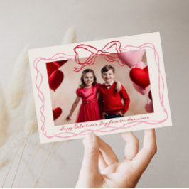 Hand getrokken rood en roze boog Lijst Valentijnsd Feestdagenkaart