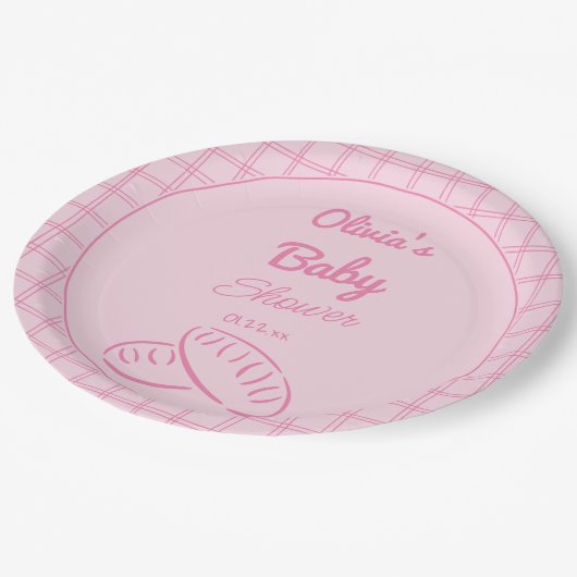 Hand getrokken roze broodje in de oven baby meisje papieren bordje (Gekanteld)