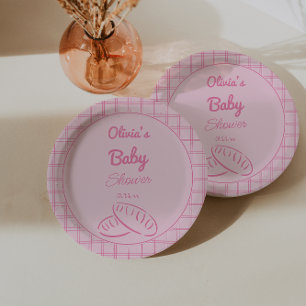 Hand getrokken roze broodje in de oven baby meisje papieren bordje