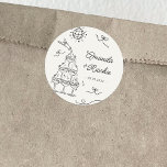 Hand getrokken speelse grillige retro Franse bruil Ronde Sticker<br><div class="desc">Voeg een leuke, persoonlijke touch aan uw bruiloft met deze Hand getrokken Speelse grillige Retro Franse bruiloft Classic Round Sticker! Met eigenzinnige handgetekende elementen, geïnspireerd Frans design en speelse details, is dit label ideaal voor het afdichten van uitnodigingen, feestgunsten of decor. Ideaal voor boho-, retro- of bruiloften met een Frans...</div>