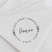 Hand getrokken stijl familienaam rond retour adres zelfinktende stempel