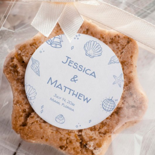 Hand getrokken stoffige blauwe kust bruiloft ronde sticker