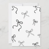 Hand getrokken zwarte boog taart verrassing verjaa kaart (Achterkant)