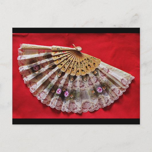 Hand Held Fan op een rode achtergrond Briefkaart (Voorkant)