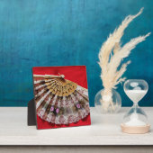  Hand Held Fan op een rode achtergrond Fotoplaat (Insitu)