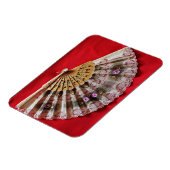  Hand Held Fan op een rode achtergrond Magneet (Linkerzijde)