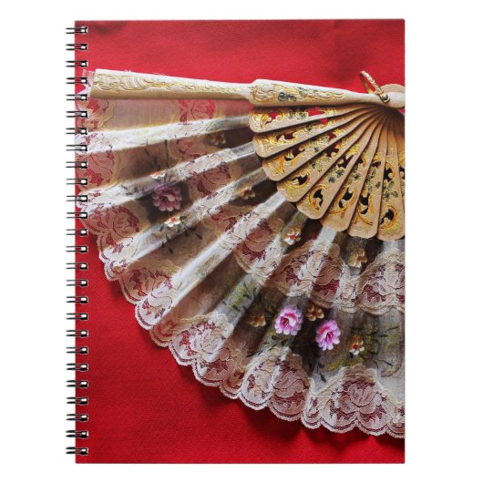  Hand Held Fan op een rode achtergrond Notitieboek (Voorkant)