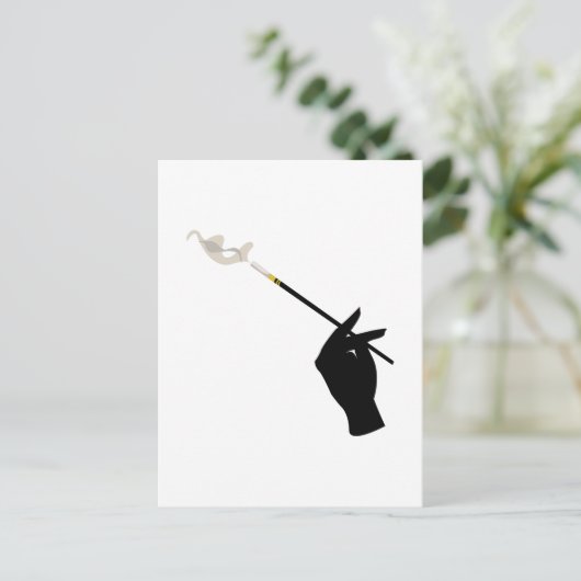 Hand Holding Cigarette Briefkaart (Staand voorkant)